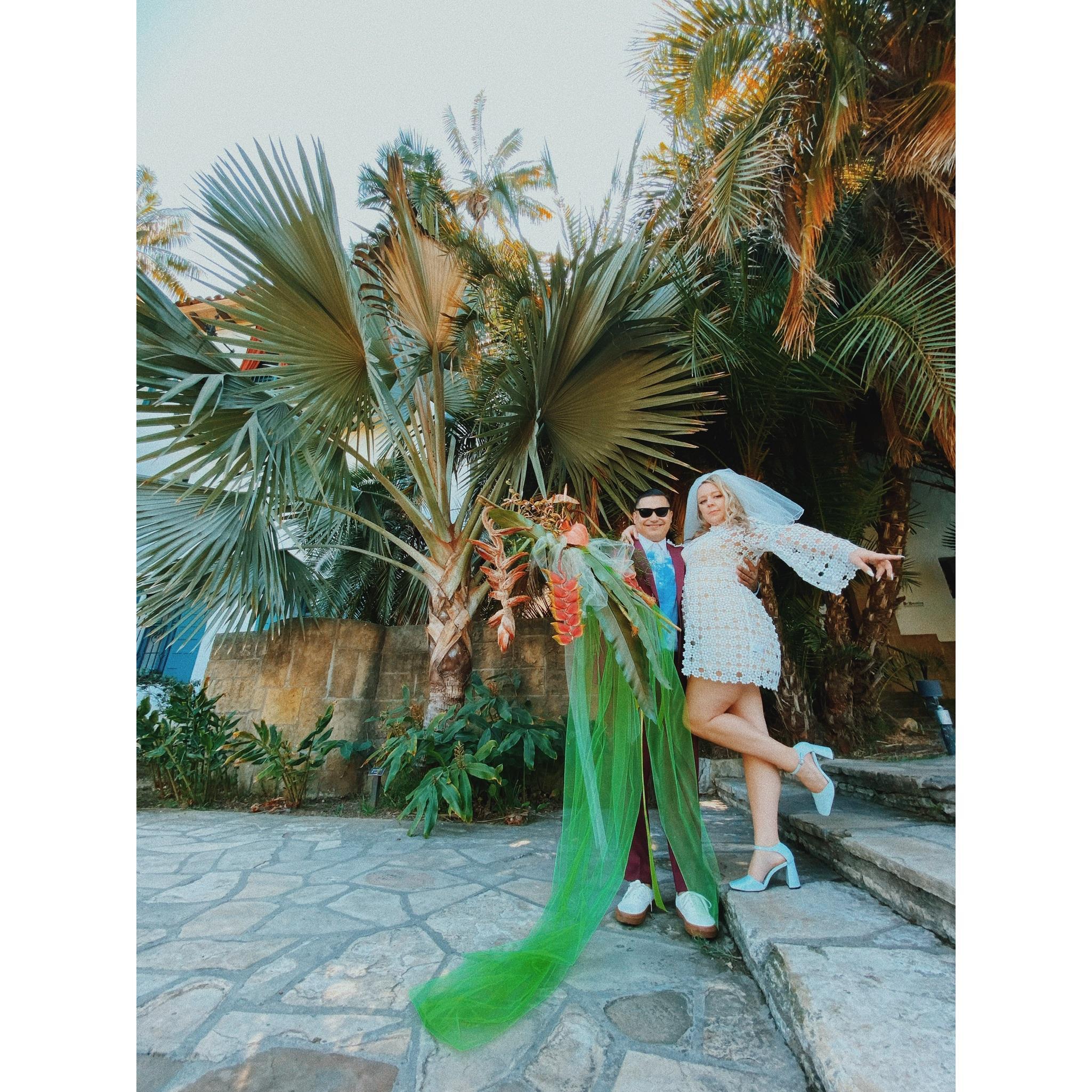 A magical day with an even more magical tropical bouquet!