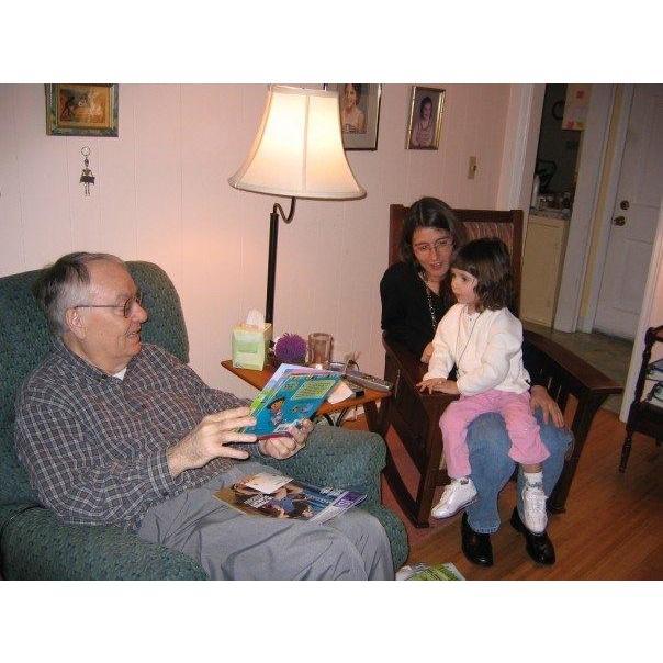 Jane's father reading to Sara's daughter Kelsey, in Spanish.