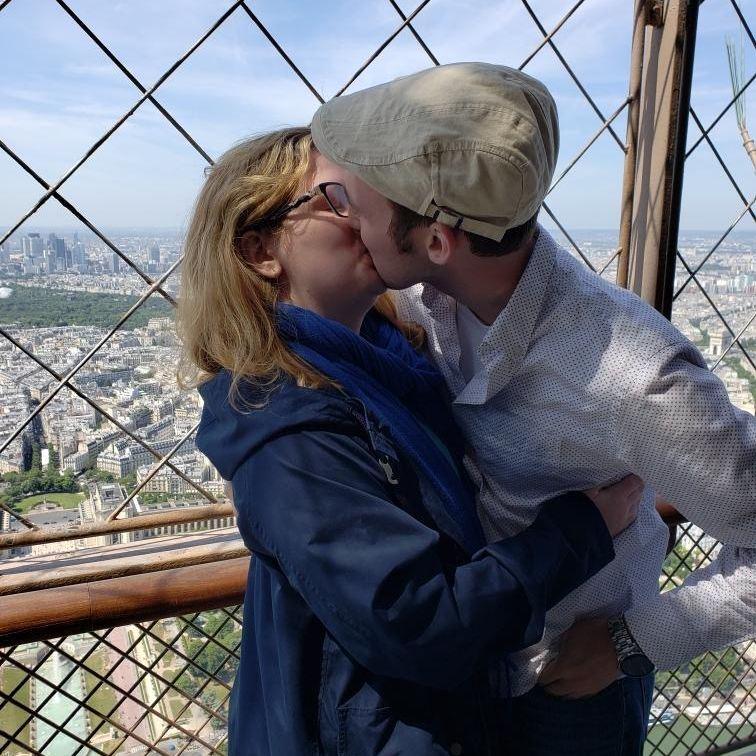 Kiss at the top of the Eiffel Tower