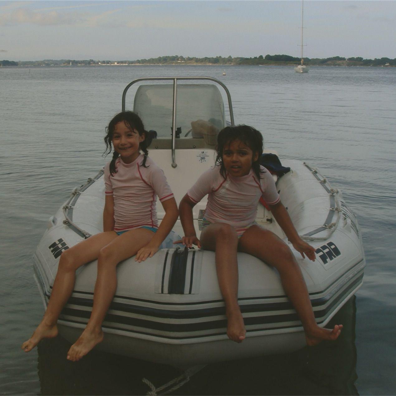 Debbie & Margot commandeering a boat off the coast of l’île aux moines.