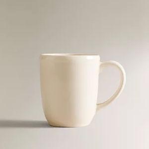 EARTHENWARE MUG WITH A RAISED-DESIGN EDGE