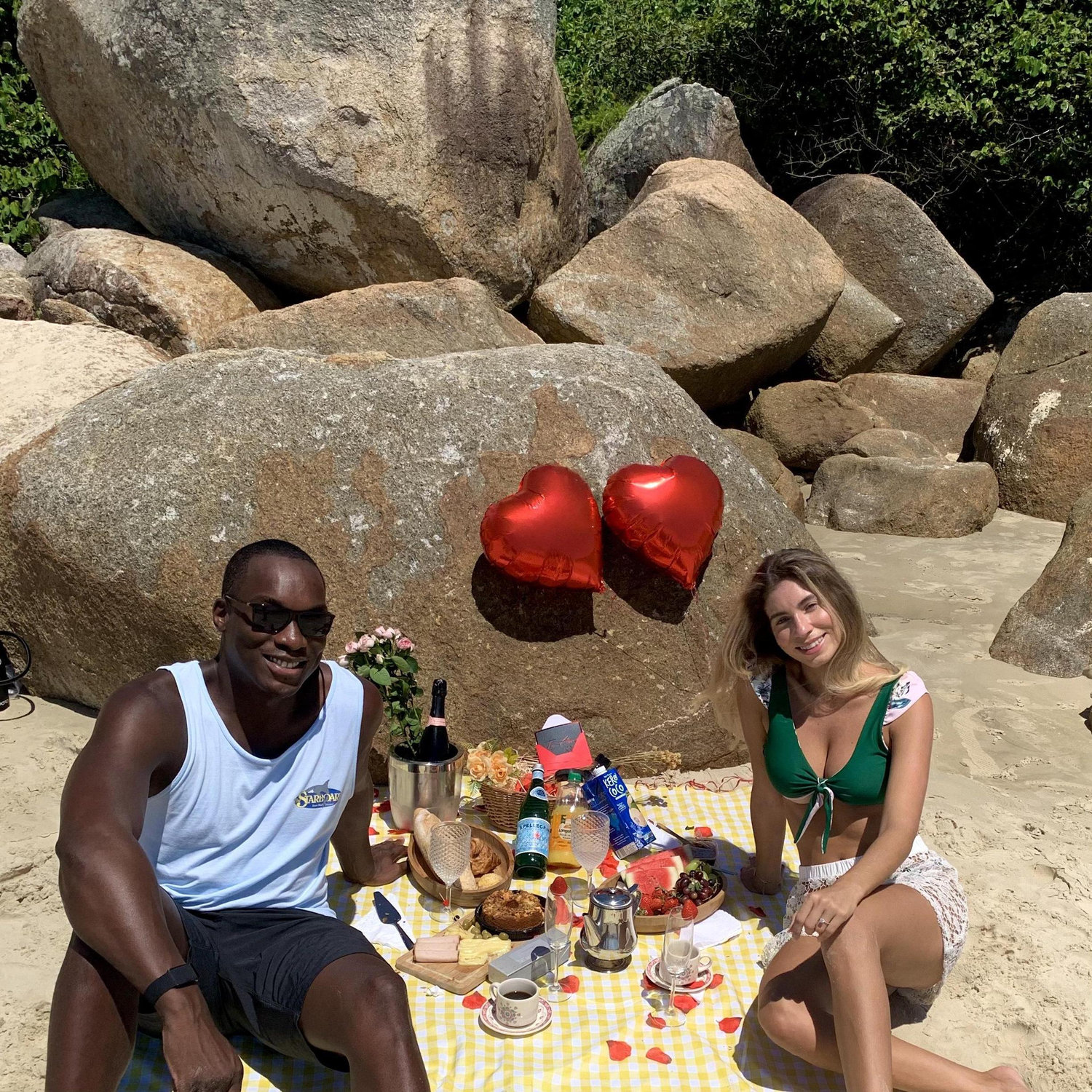 Valentine's Day - Isa surprised Ryan with a beach picnic