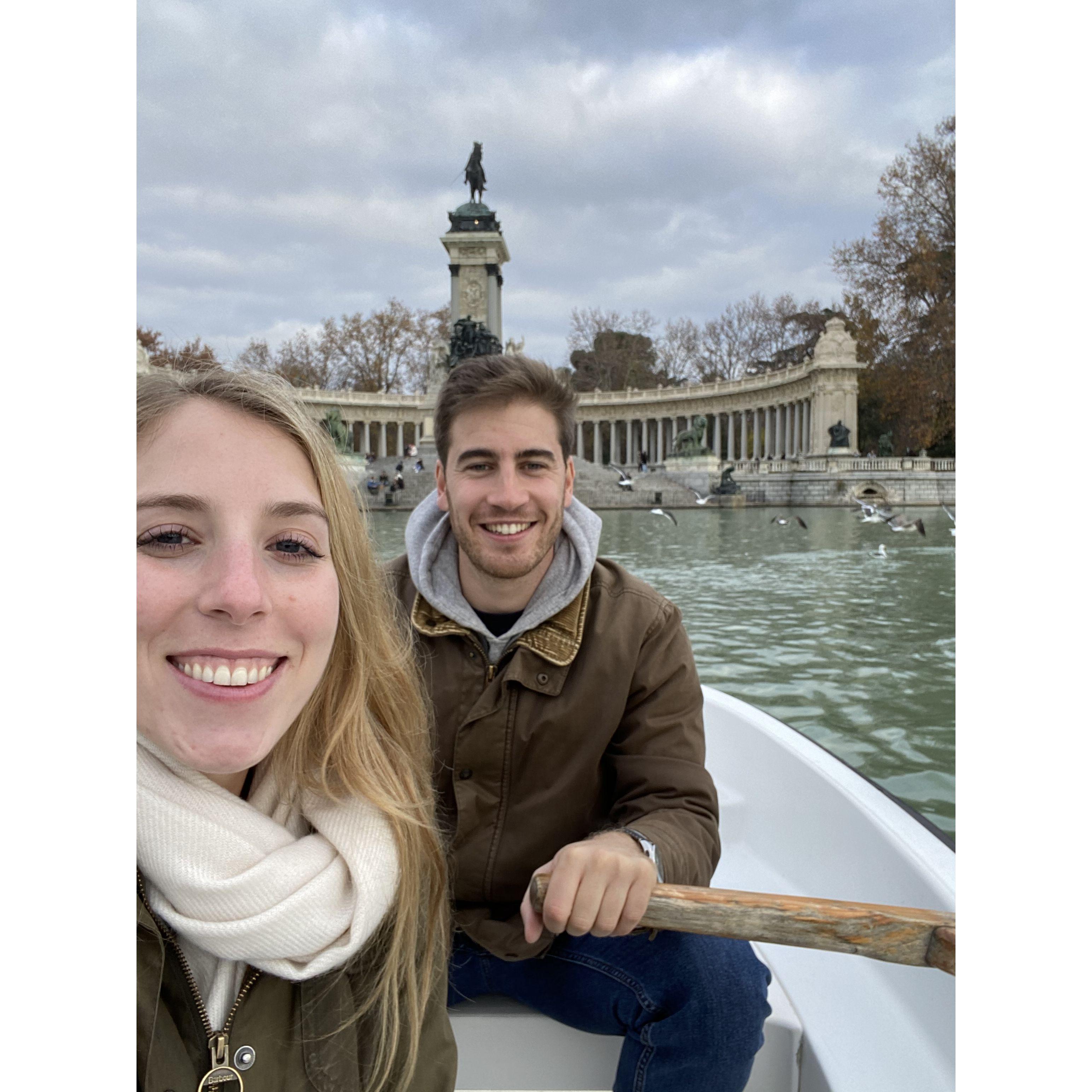 I was so happy to finally have someone to row the boat in the Parque de Retiro