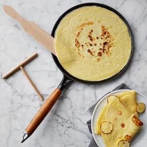 Staub Cast-Iron Crêpe Pan with Spreader & Spatula