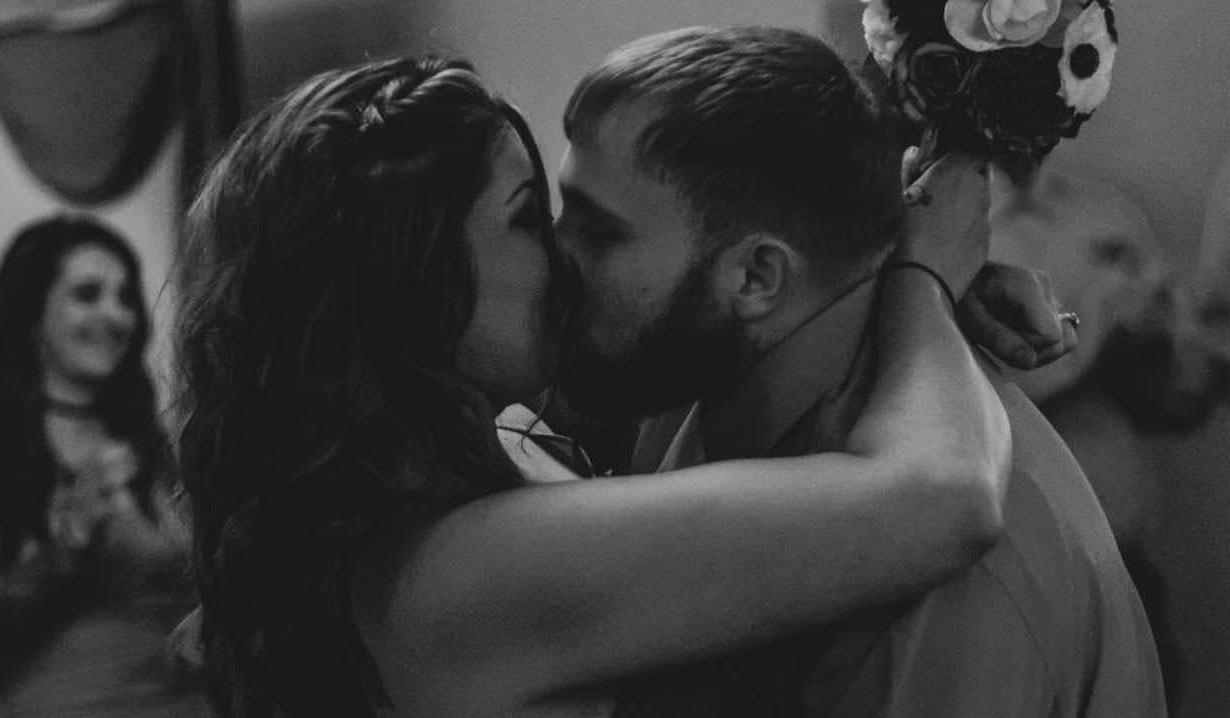 The Wedding Website of Victoria Deskins and Dustin Chaffins