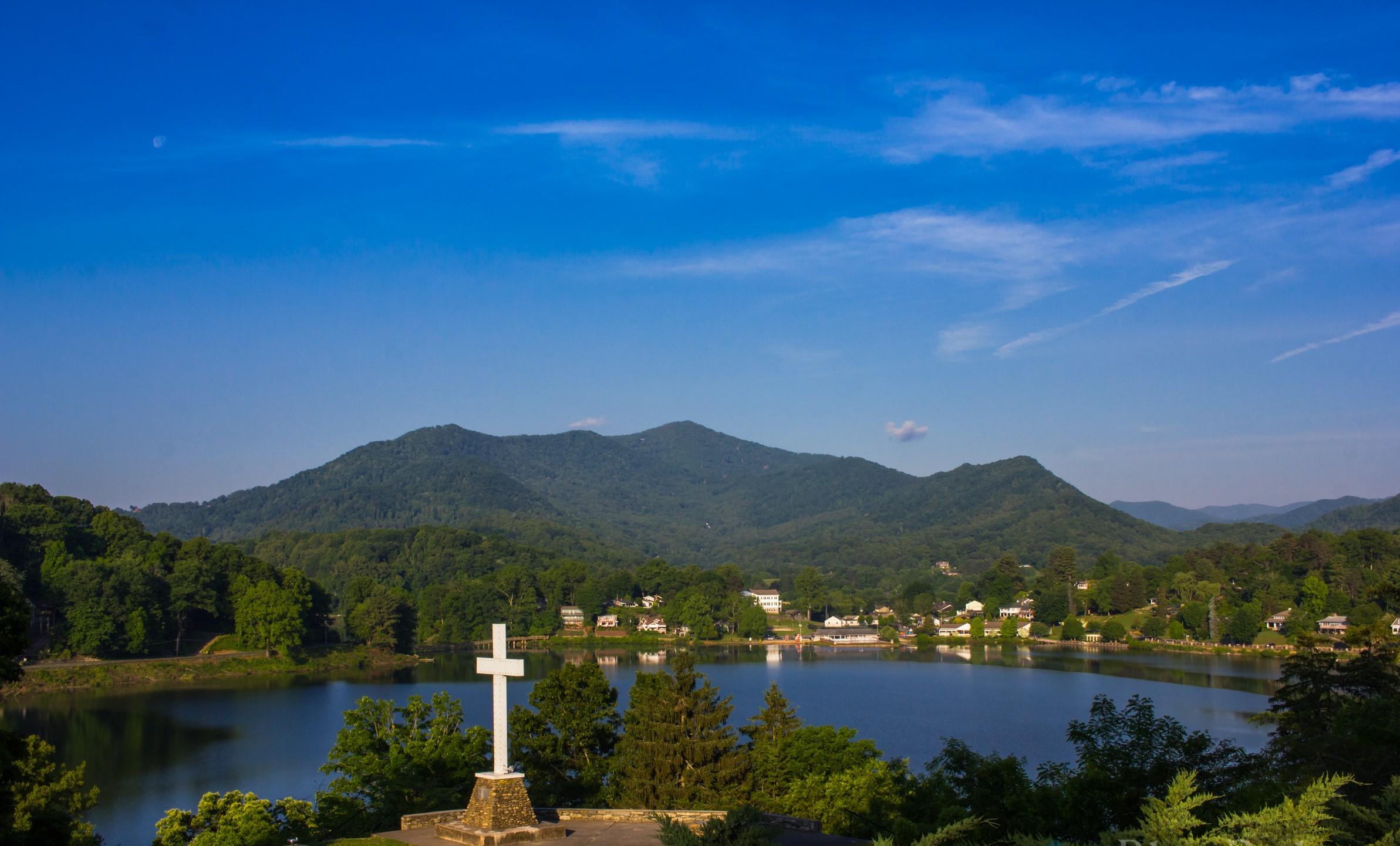 The Wedding Website of Laura Elizabeth Miller and Robert Lee Hagood