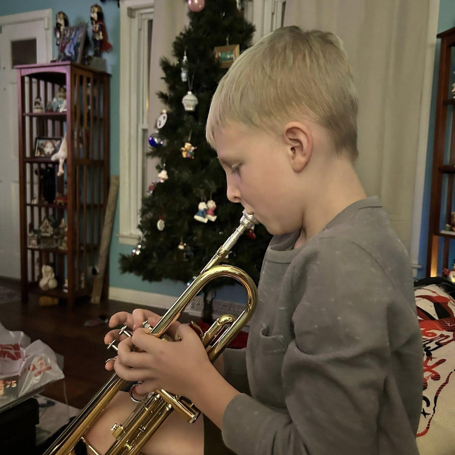 Lee tootin on his trumpet for the first time