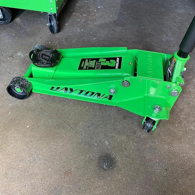 Daytona 3 Ton Professional Rapid Pump Floor Jack, Green (DaytonGHD3T)