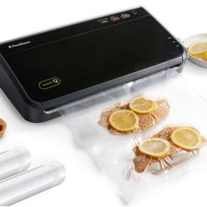 FoodSaver Vacuum Sealer Machine, Automatic Bag Detection, Sous Vide Friendly, with sealer bags, roll, handheld vacuum sealer, black