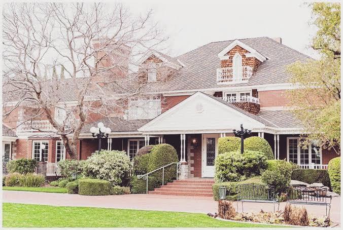 The Wedding Website of Lexi Sportiello and Tristen Winters