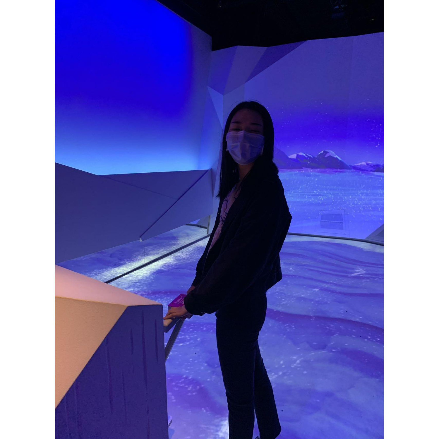 2021.5.2 First date in Boston museum of science. Also the first picture of Ruofan in Yan's album.