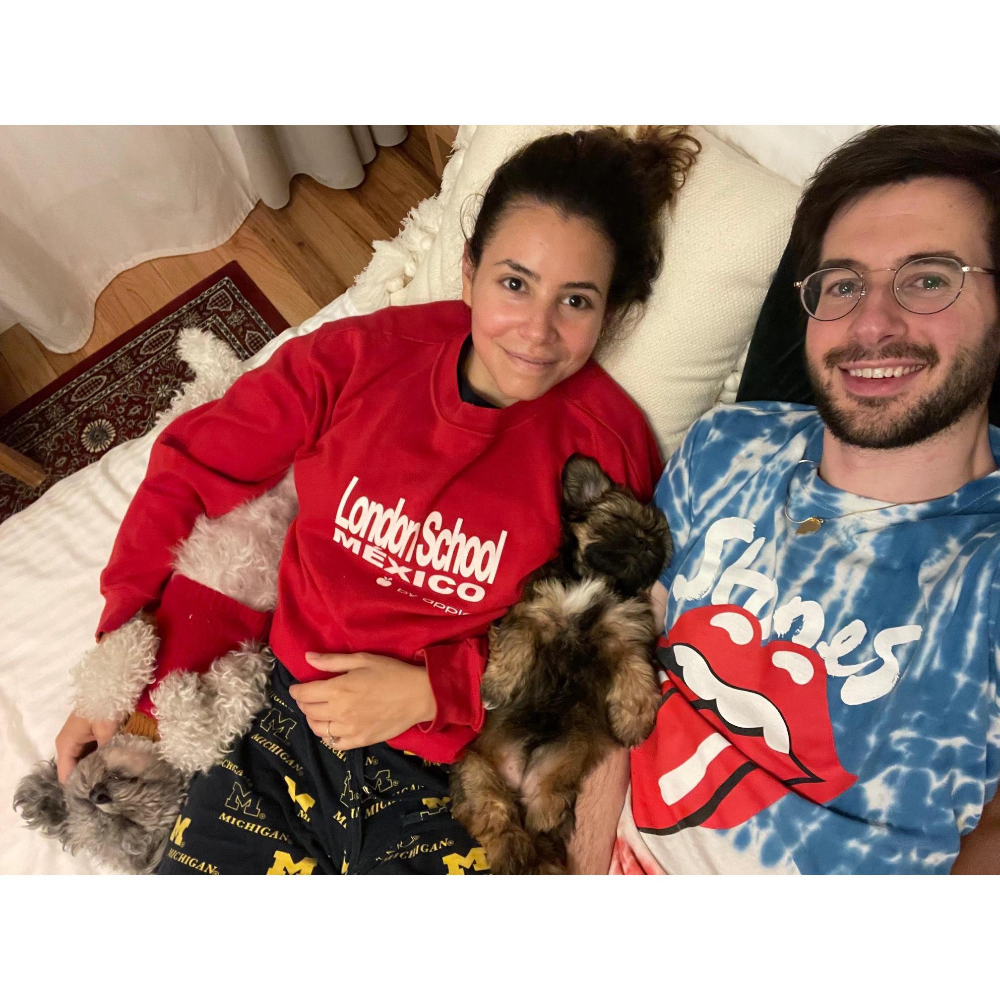 Our first picture as a family of 4! | ¡Primera foto como familia de 4!