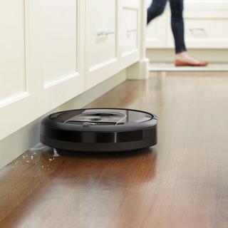 Roomba i7 Wi-Fi Connected Vacuuming Robot