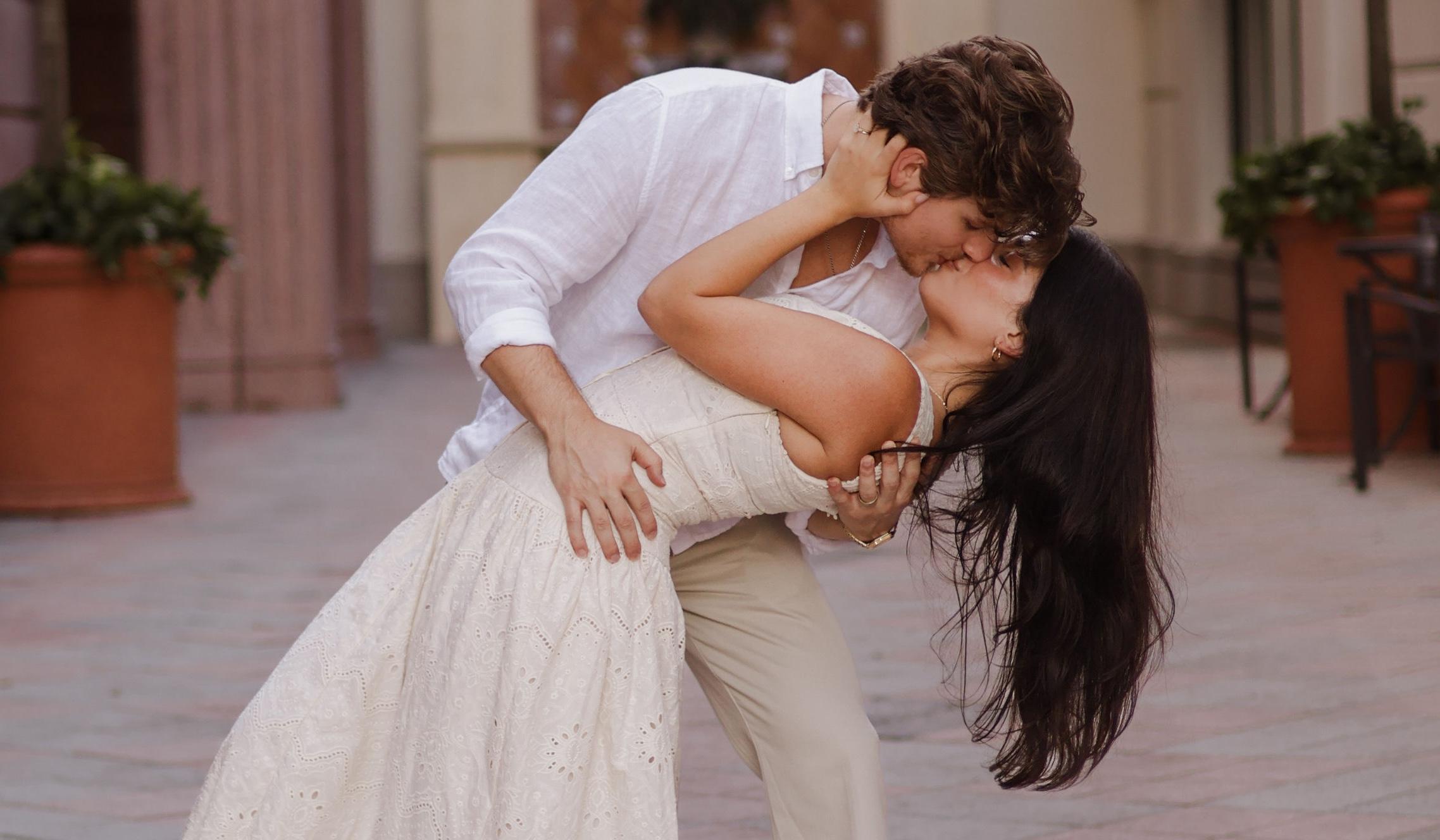 The Wedding Website of Izabella King and John King