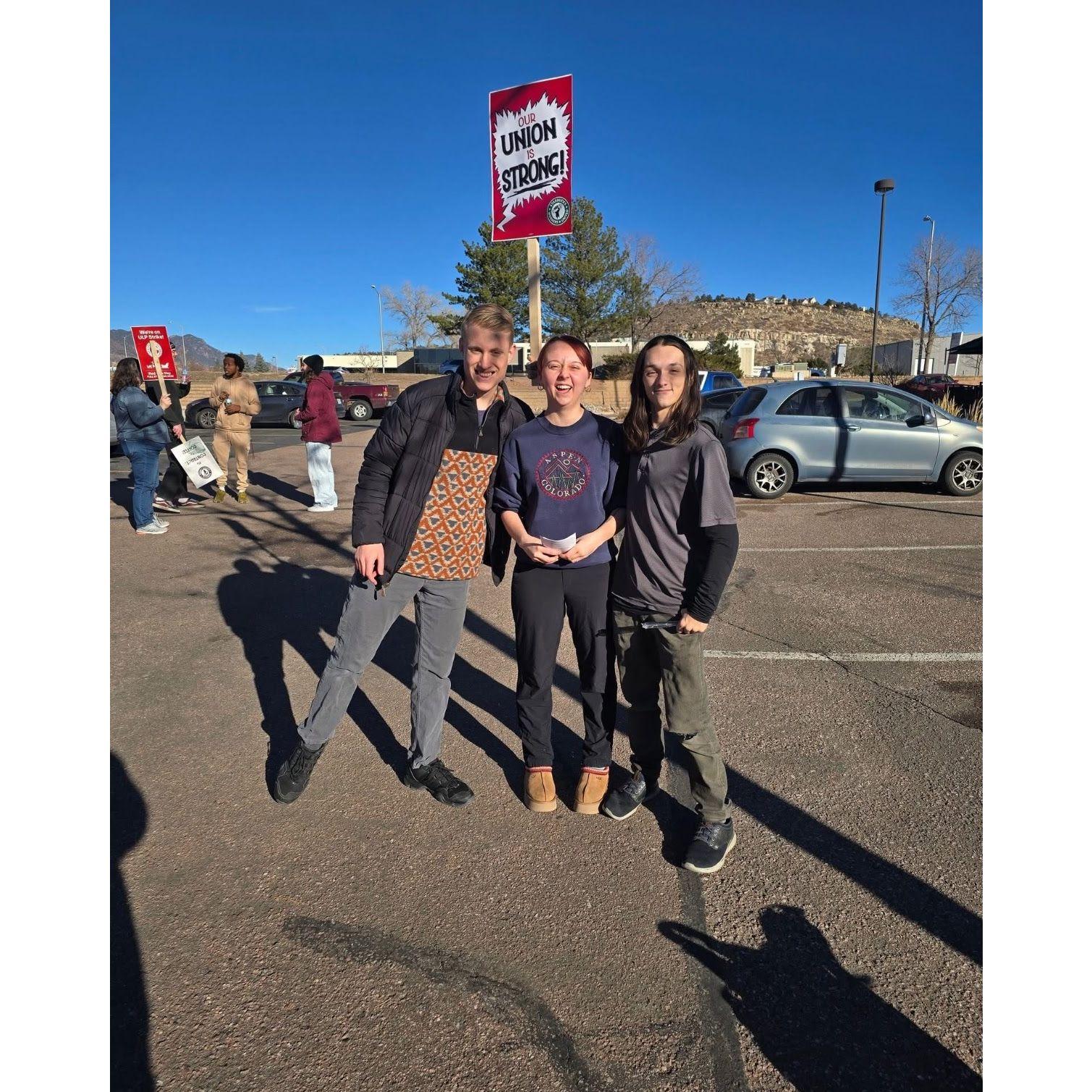 We love Christian and Sasha! Here they are on the picket line with Amanda, supporting striking Starbucks workers! ✊💙