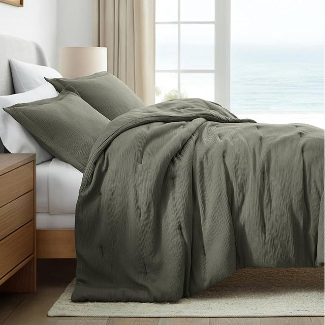 LINENS & HUTCH Cloud Weave Textured Comforter Set, Plush All-Season Down Alternative, Ultra Soft, 3-Piece Set - King/Cal-King Olive