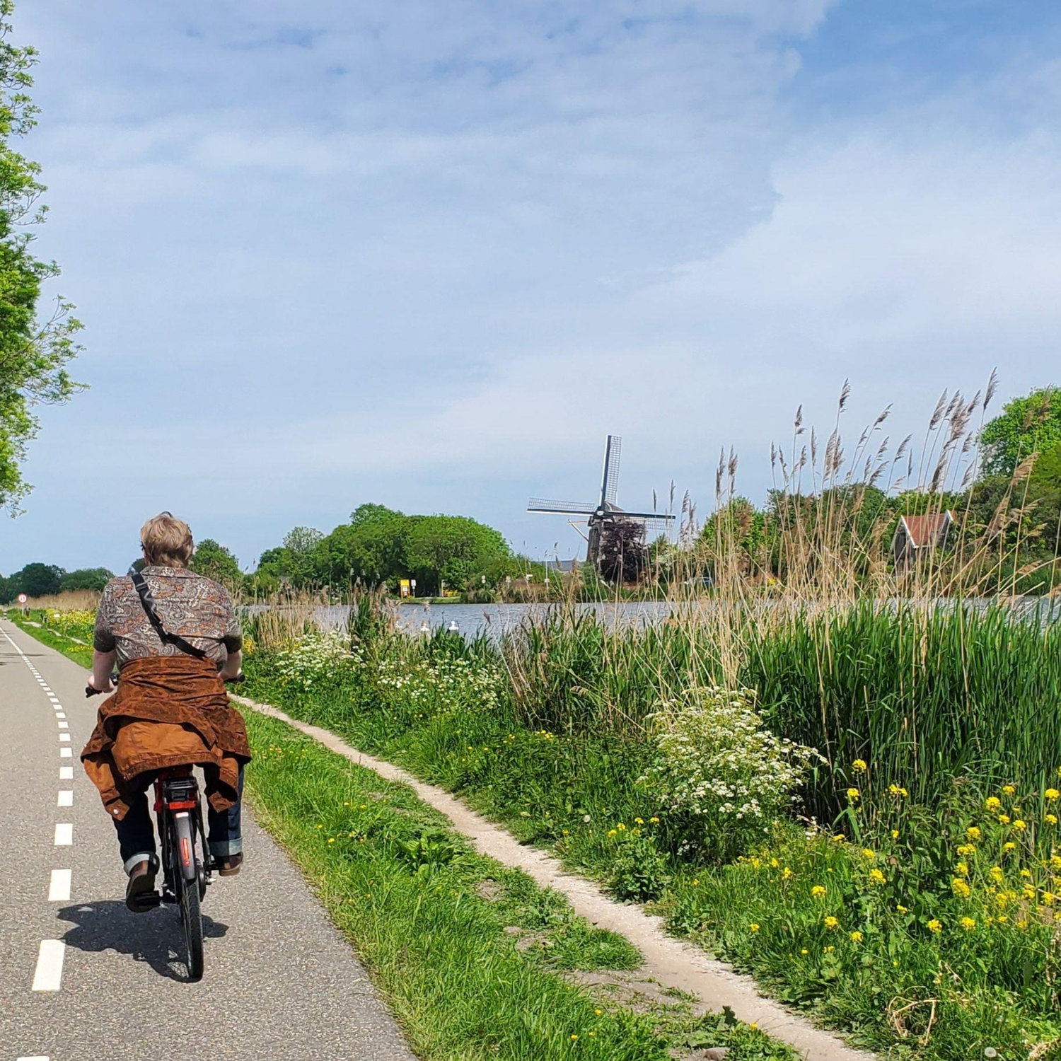 Ten years of experience setting up google maps while biking all lead up to this perfect photo of Brian cycling through the Netherlands! (2025)