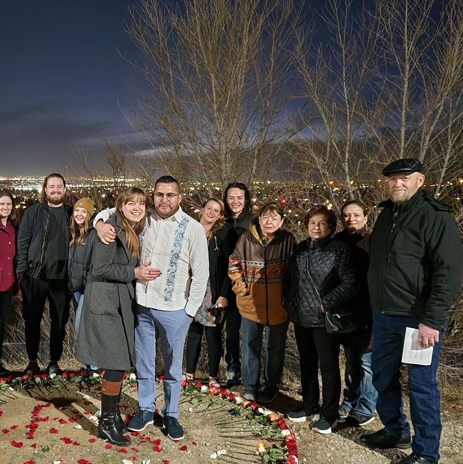 Surrounded by loved ones during Carlos' proposal. | Rodeado de seres queridos durante la propuesta de Carlos.