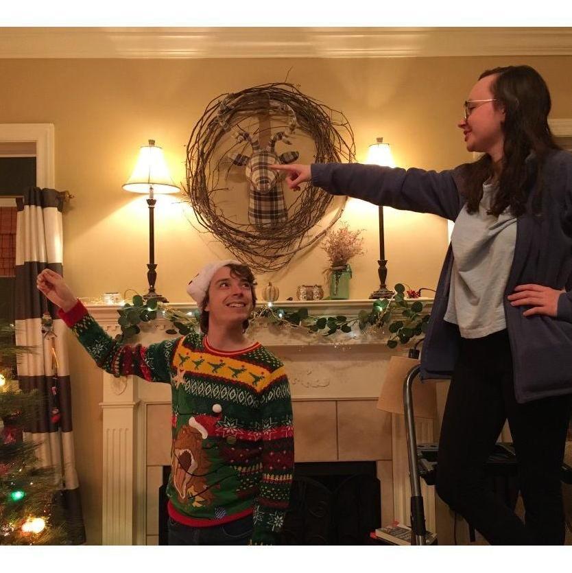 Decorating the tree at Casa Barnes (12/3/2021)