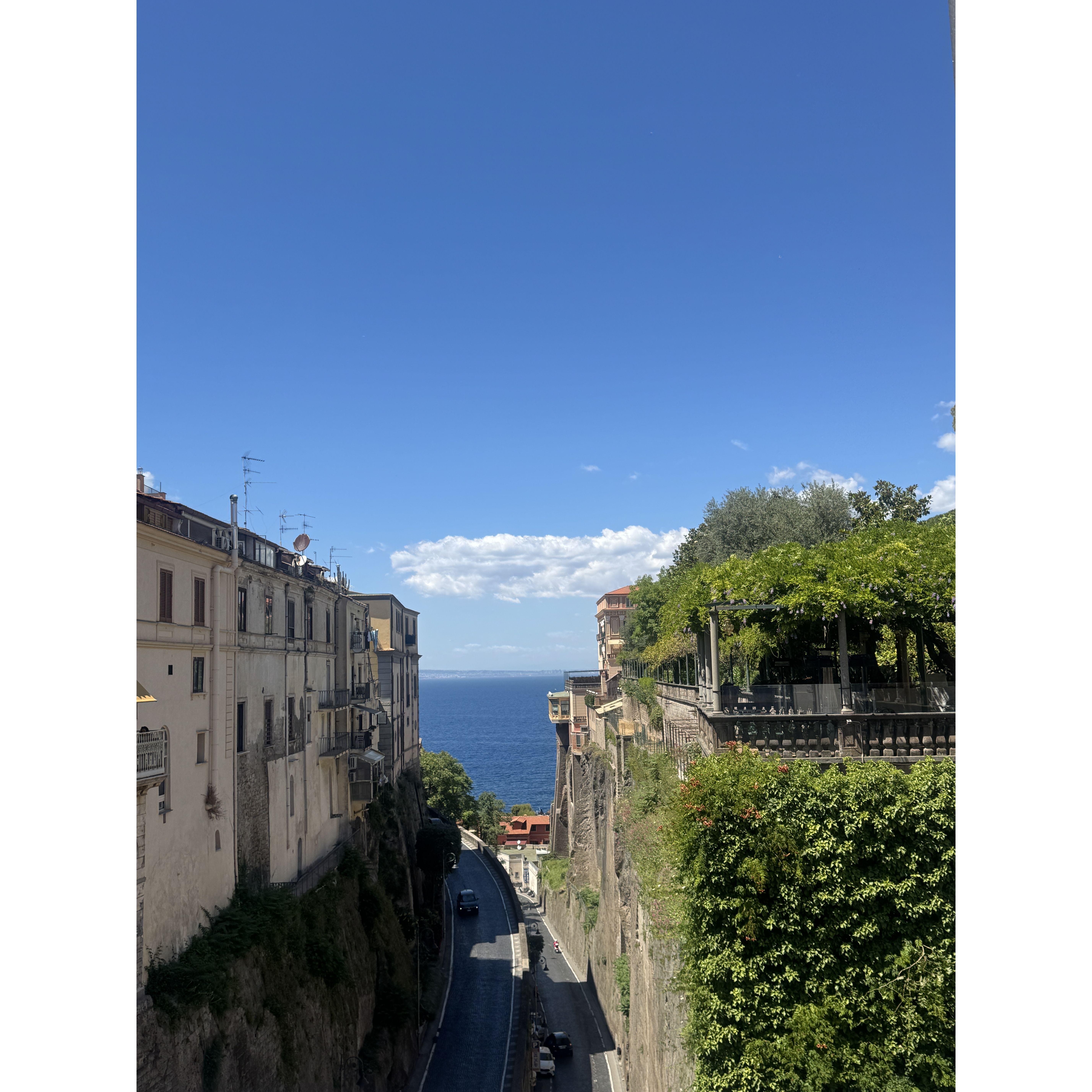 Sorrento, Italia. El destino que eligió Adan para la propuesta de matrimonio
