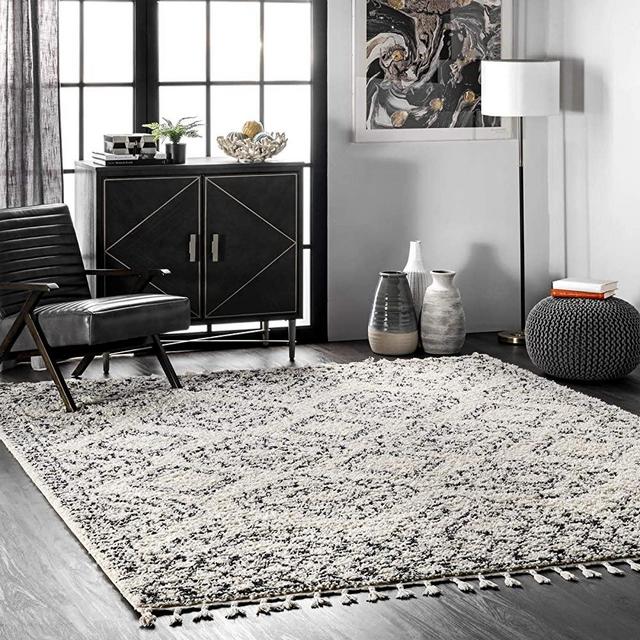 nuLOOM Vasiliki Moroccan Shaggy With Tassels Area Rug, 4' x 6', Off White
