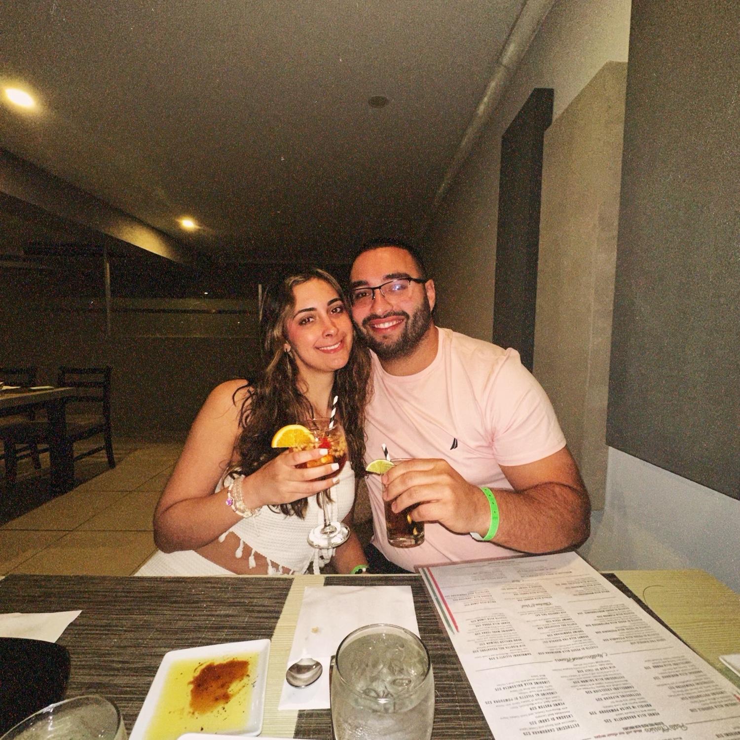 Enjoying some drinks and good food in Aruba