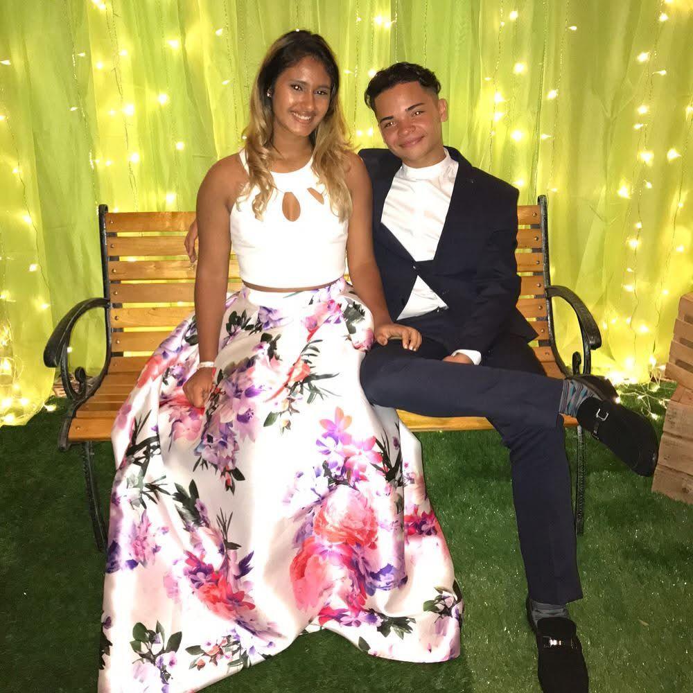 En el Prom de Gustavo.