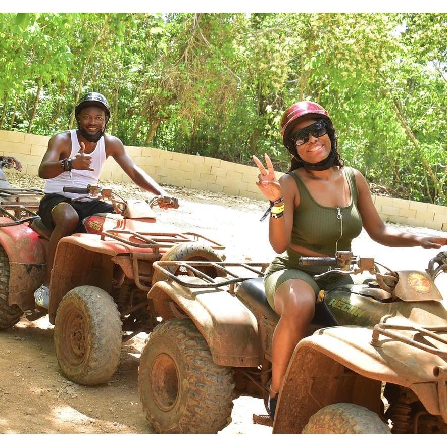 Don’t let the smiles fool you! we were dying in that Mexico heat! 😂😂😂