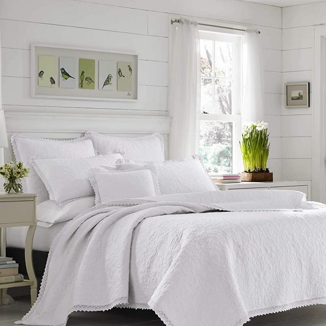 Laura Ashley Home Heirloom Crochet Luxury Premium Ultra Soft Quilt Coverlet, Comfortable 3 Piece Bedding Set, All Season Stylish Bedspread, King, White