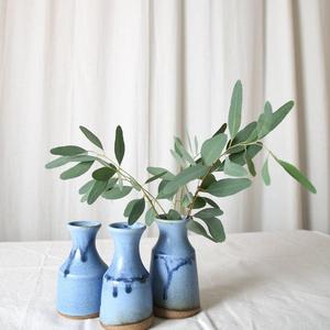 SMALL BLUE DRIP BUD VASES