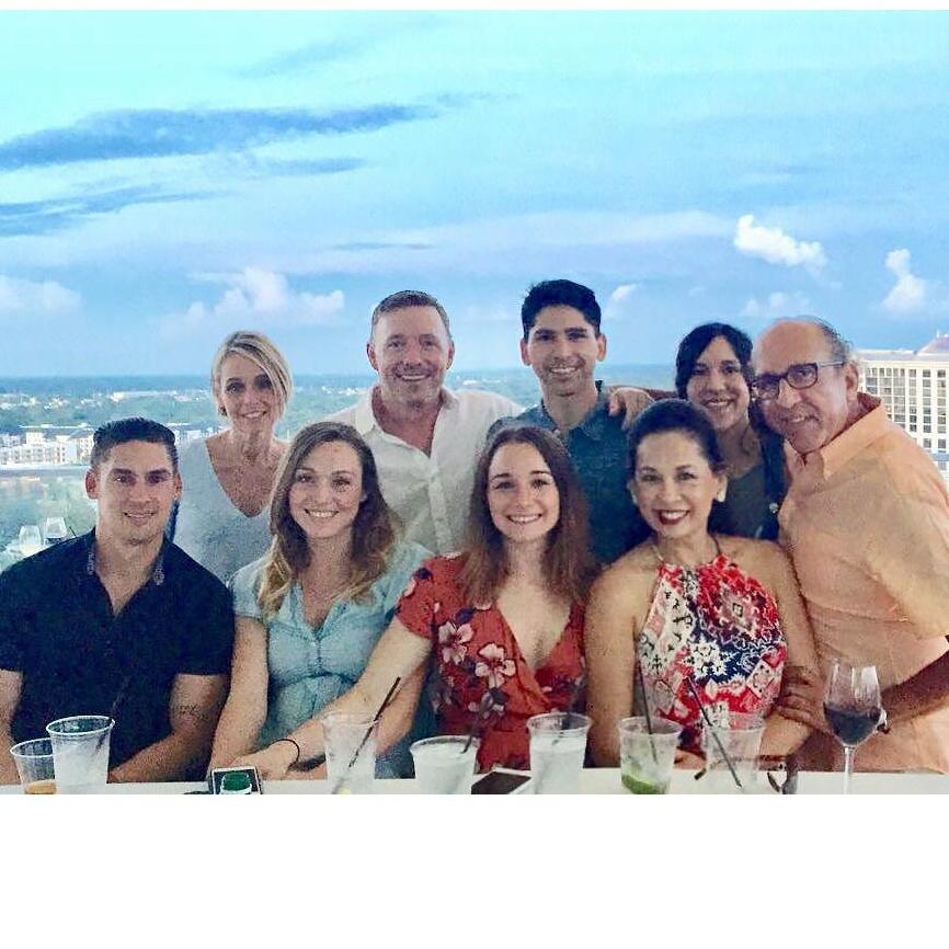 The Ursini's host The Espinoza's in Sarasota, FL.
Los Ursini dandole la bienvenida a los Espinoza en Sarasota, FL.