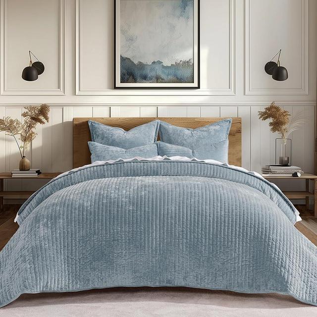 EVERGRACE Velvet Quilt Set Queen Size, Luxurious Soft Striped Channel Bedding Set, Lightweight Velvet Comforter for All Season, Oversized Bedspread Coverlet with 2 Matching Shams, Blue Linen