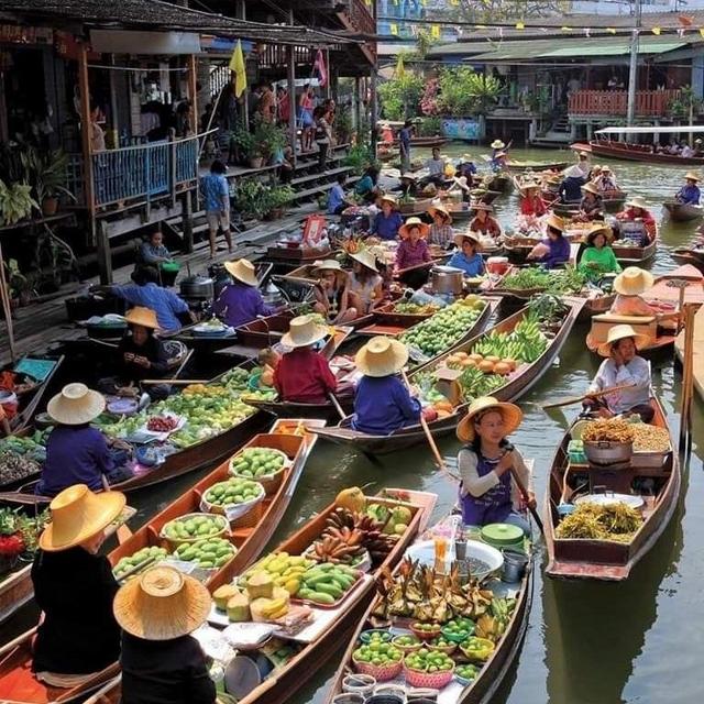 Honeymoon Thailand Floating Market Tour