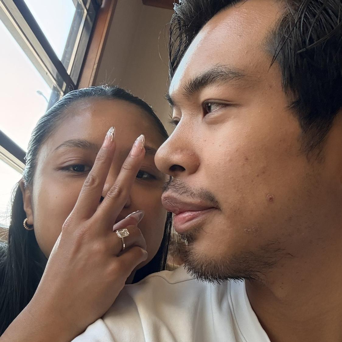 ✌🏽💍