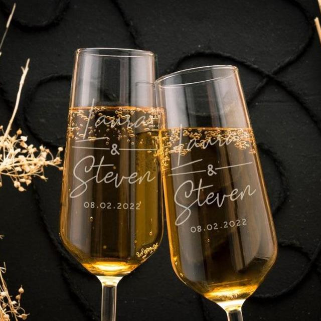 Set of 2, Personalized Mr. And Mrs. Wedding Toasting Flutes, Wedding Glasses, Personalized Champagne Glasses, Engraved Wedding Flutes