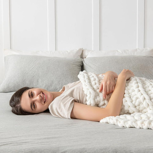Maetoow Handmade 15 lb Soft Knitted Weighted Blanket, 48x 72 in Breathable Chunky Knit Gravity Blanket Throw, Home Decor for Sofa Couch Bed, Cream
