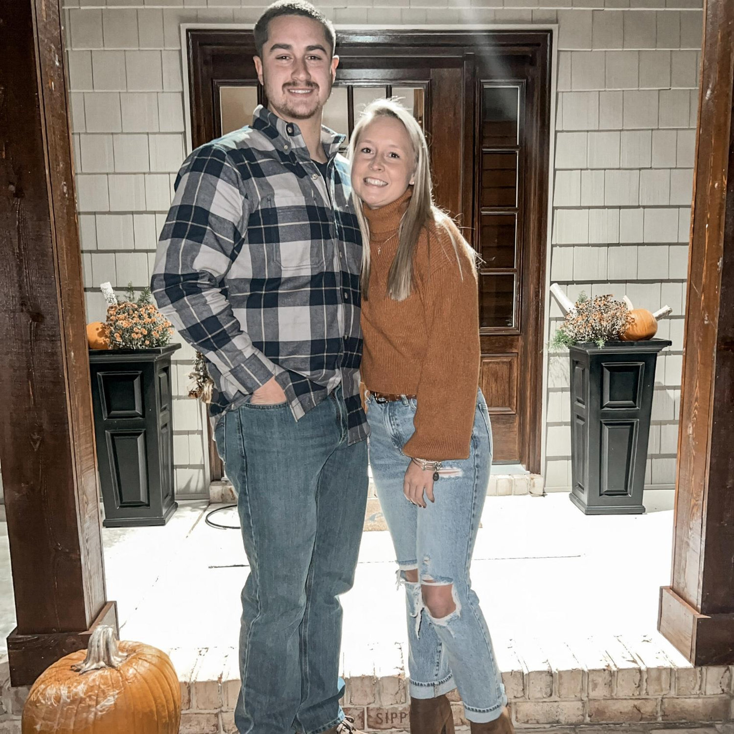 The couples first picture together, Thanksgiving 2021.
Sarah and Anthony dated long distance for the first 10 months of their relationship. Each flight home was a memory they will never forget! 2,478 miles and a 3-hour time change made their relationship strong from the beginning ♡
