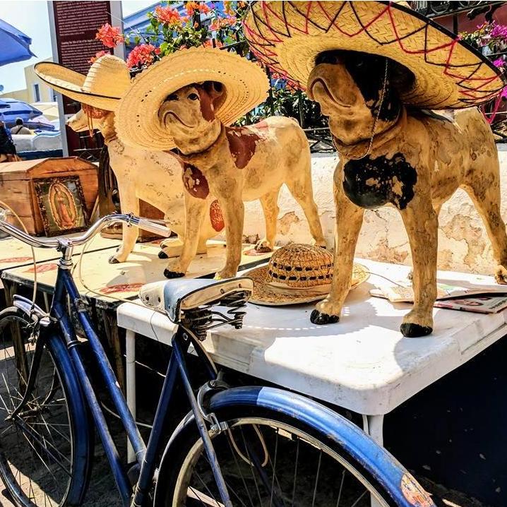 Weekend flea market in Los Sapos