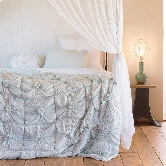 Lazybones Rosette Quilt in Chalk Blue