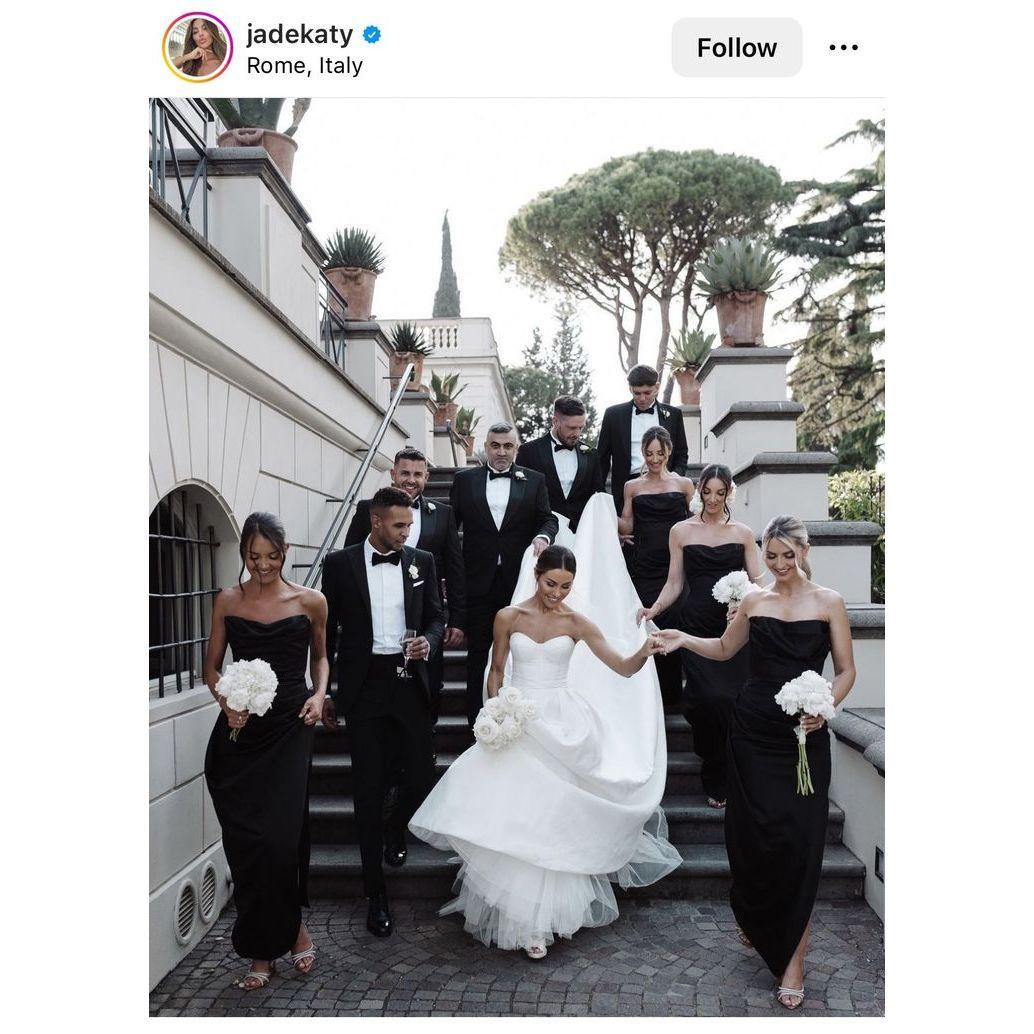 Deja que el negro hable por sí solo con tu estilo único.
