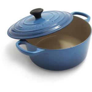 Le Creuset Signature Round Dutch Oven, 7.25 qt.