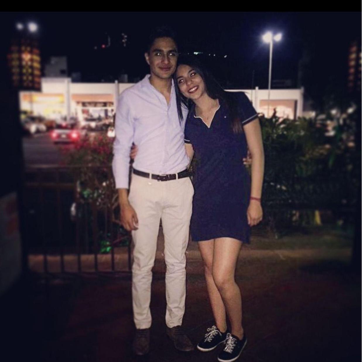 Marzo 22, 2017 ❤️
El “¿quieres ser mi novia?” que cambió todo. Pd. La calidad de la foto delata nuestra edad jajajaja.