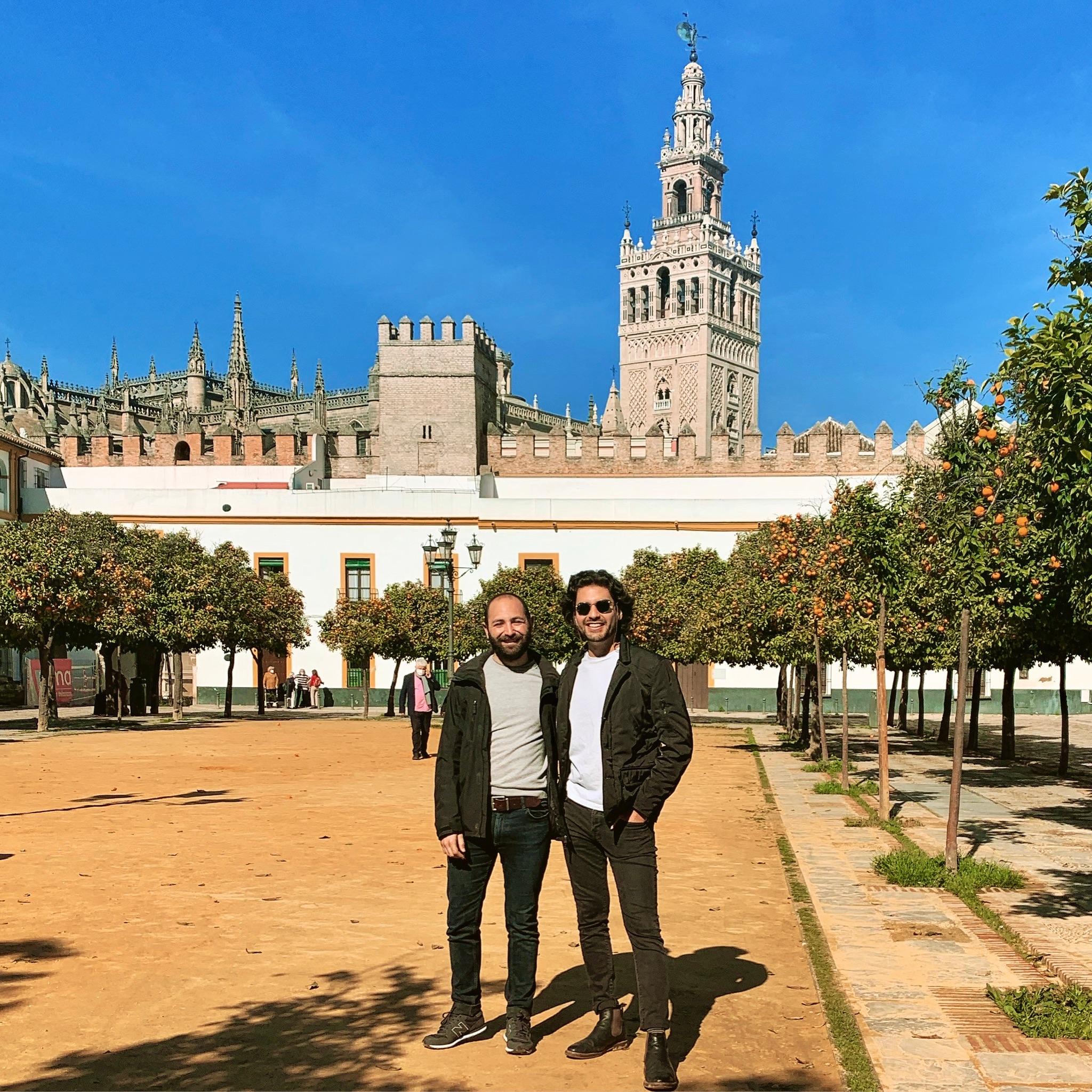 14 de febrero de 2021. Sevilla, España. Primera vez de Andrés disfrutando el color especial de la ciudad de Miguel.