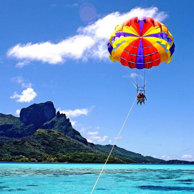 Parasailing in Bora Bora