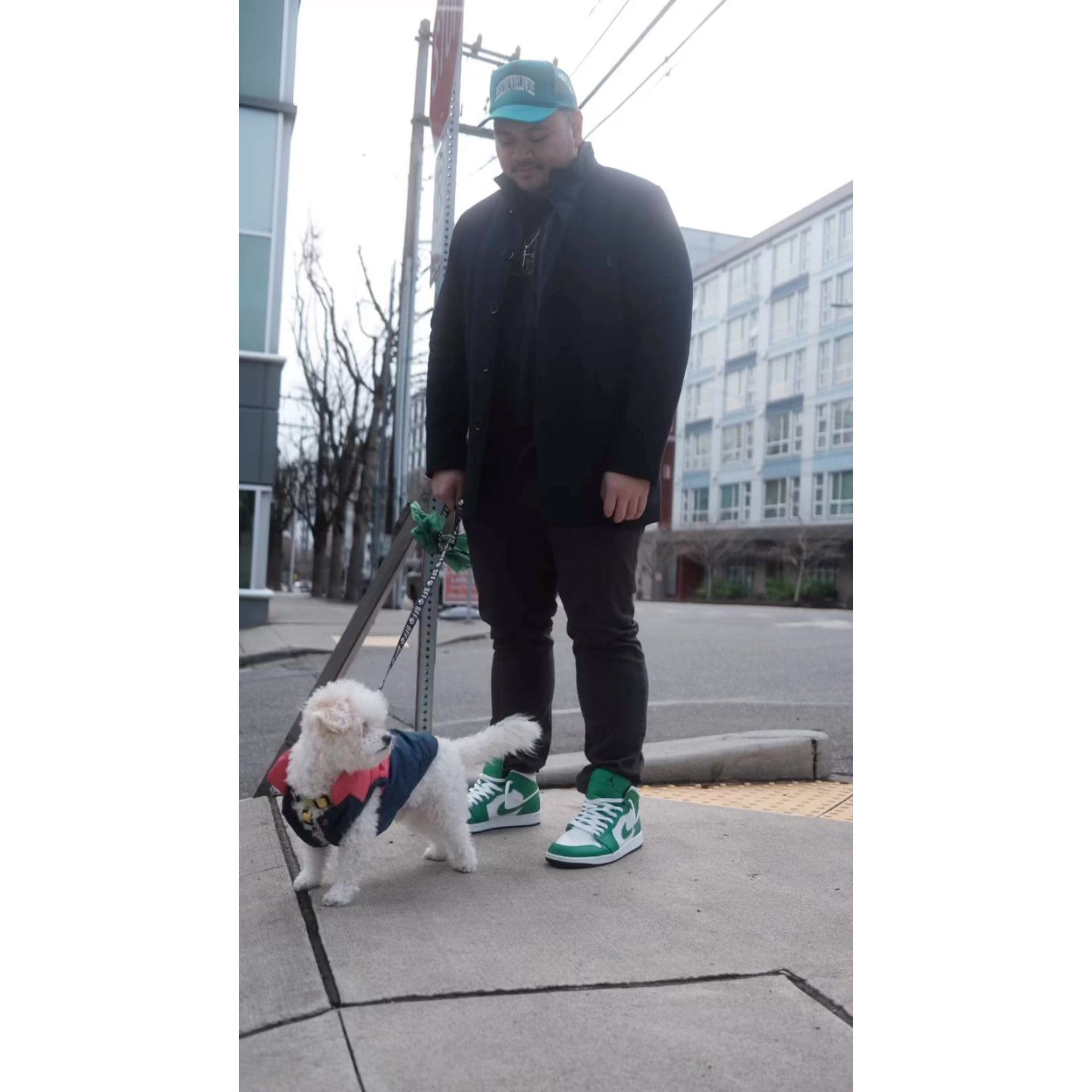 Sometimes when Gerson walks Johnson around SLU, Jesse snags some good pics of us!