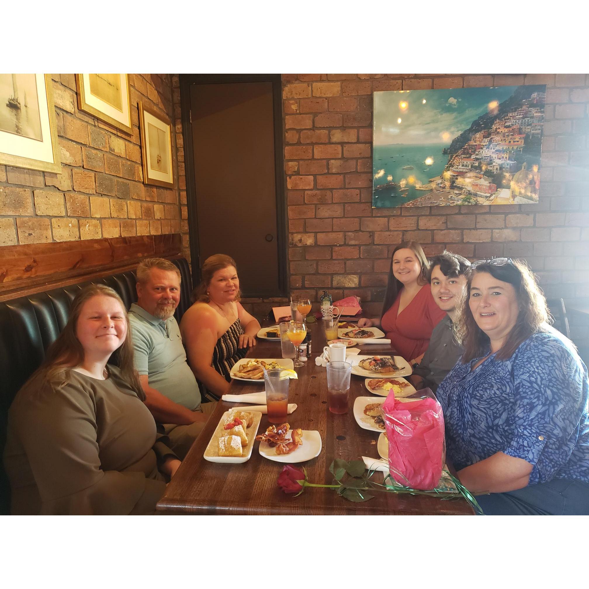 Mother's Day Brunch at Ollies - 2022