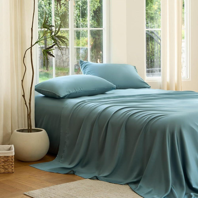 DOZ Sheet Set, 100% Viscose derived from Bamboo, Organically Grown, Buttery Soft, Cooling Sheets, High GSM, Deep Pockets - 4 Piece - 2 Pillowcases 1 Fitted 1 Top Sheet (Teal, Full)