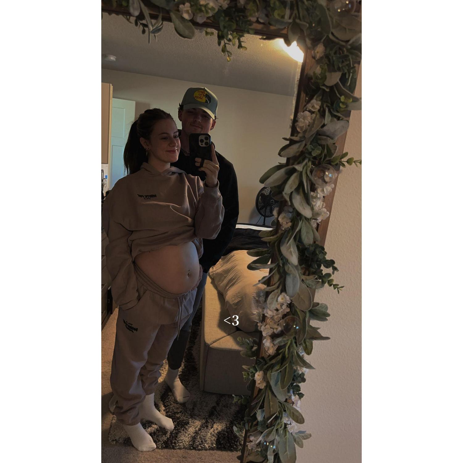 Alexis and Mason 7 months pregnant with Noa