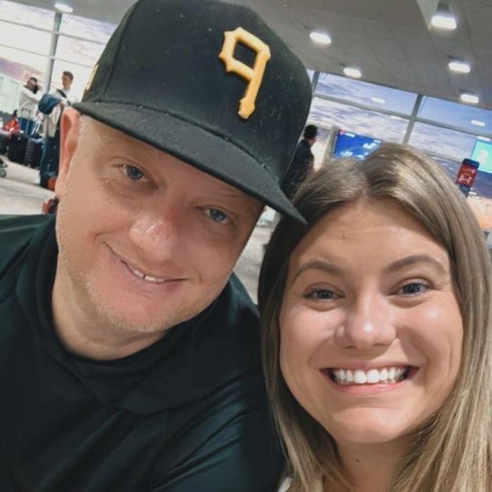 Photographic proof that Danielle took us to the correct airport for Thanksgiving this time! 🛫