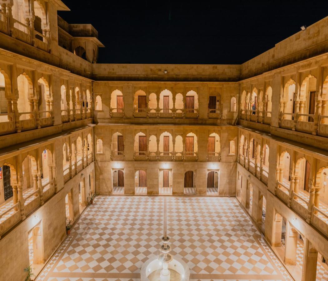 The Wedding Website of S . and V .